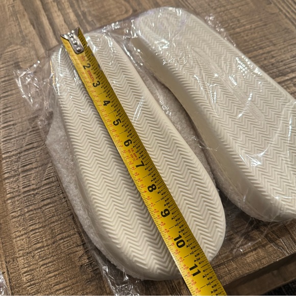 Sundream Shell Slippers. - Picture 3 of 3